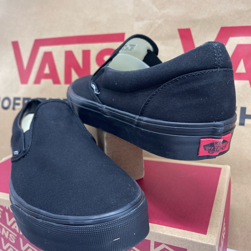 Vans WMNS Classic Black Slip-On Sneakers
Black/Black
VN000EYEBKA - Picture 6 of 16